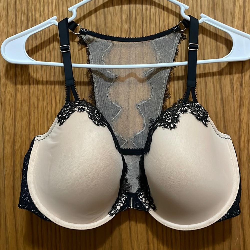 ❤️‍🔥❤️‍🔥2 for $35❤️‍🔥❤️‍🔥 Victoria’s Secret lace lingerie bra